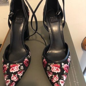 New Pretty Flower Mary Jane size 7